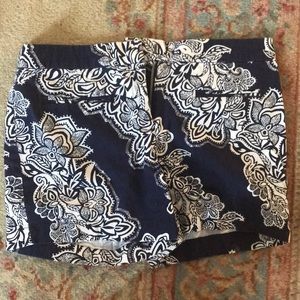 Willi Smith size 6 casual print shorts